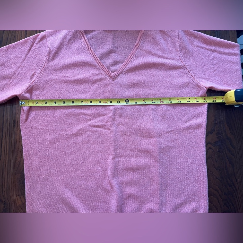 Woolovers Marino and Cashmere V-Neck Sweater - Picture 6 of 7